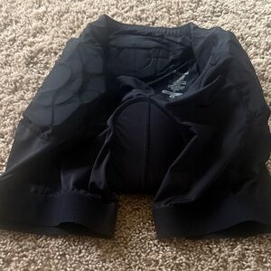 Black bike chamois with foam impact protection. Women’s medium Zoic